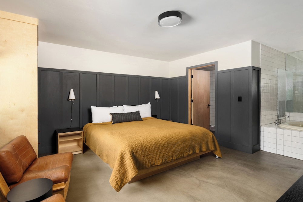 The Coachman Hotel - photo 15
