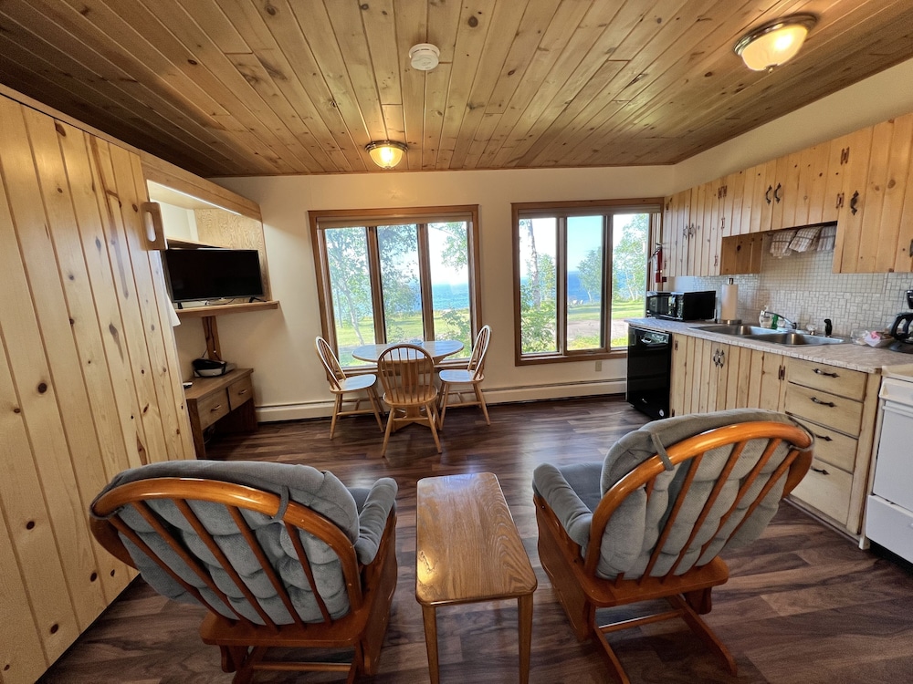 Thomsonite Beach Inn - photo 61