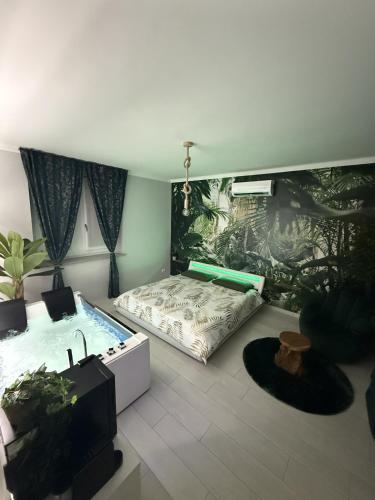 Tropical Rhapsody Jacuzzi & King Size A Torino Centro — 4-Star Luxury Hotel in Turin, Italy