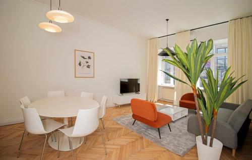 Chic 3BR Apt Near Fabrika By Wehost