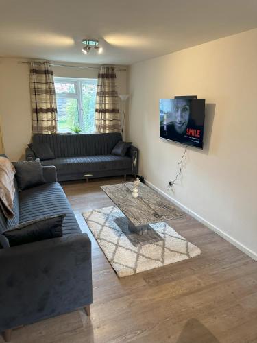 Eastpark 5 bdrms Walk to O2 Apollo and City in Manchester, United Kingdom