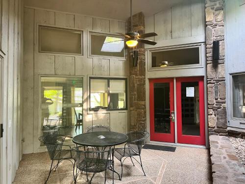 Greens One Vacation Home 22 — 4-Star Luxury Hotel in Bella Vista, United States