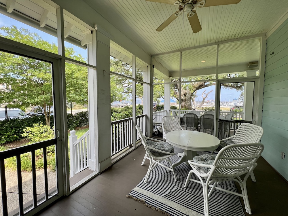 Bay Town Inn - photo 24