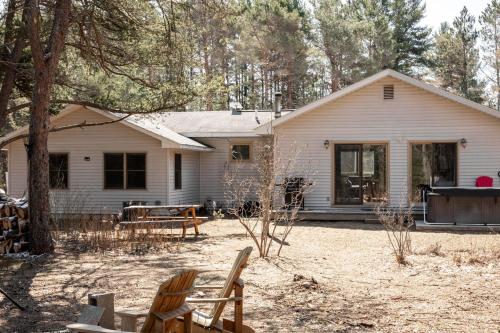 Cinders Whispering Waters and Wilderness Escape in Beulah, United States