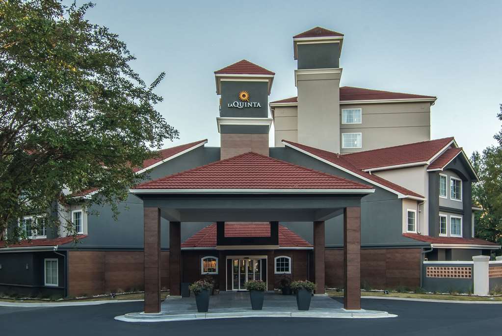 La Quinta Inn & Suites by Wyndham Atlanta Perimeter Medical - photo 2