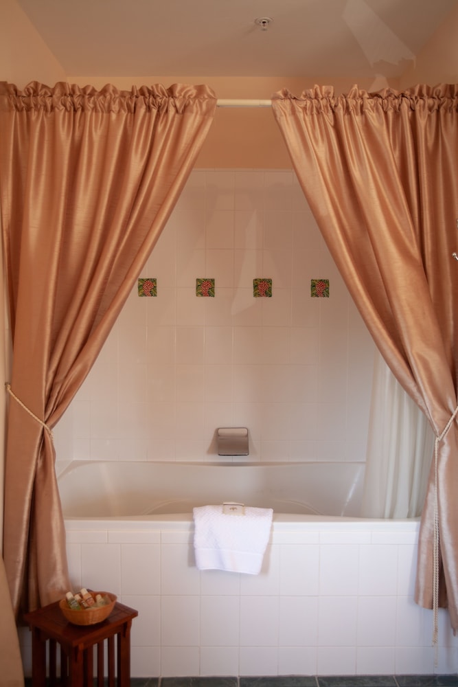Flora Vista Inn - photo 17
