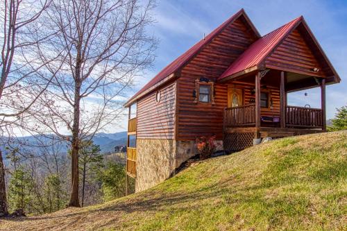 Mountains 4 Miles Panoramic Views Hot Tub & Fire Pit near Pigeon Forge - photo 3