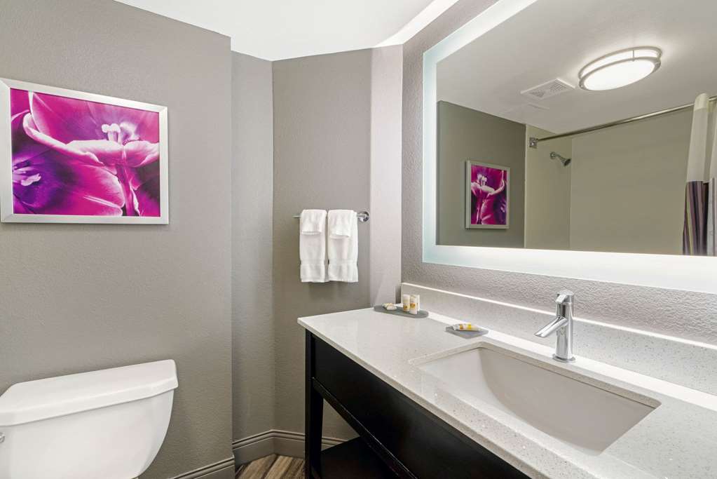 La Quinta Inn & Suites by Wyndham Phoenix Scottsdale - photo 24