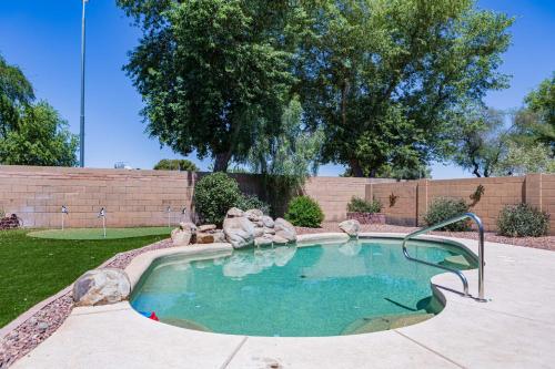 Sun Kissed Gem Pool Heater Golf Green Az Room — Peoria