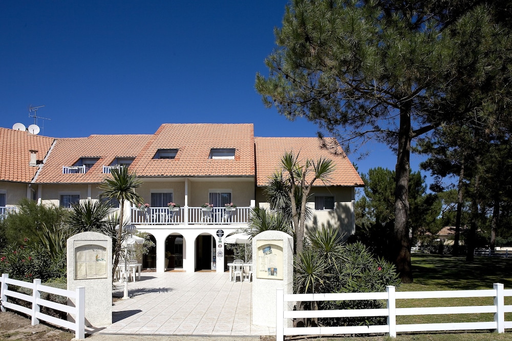 Les Vagues Hôtel Restaurant in Biscarrosse, France