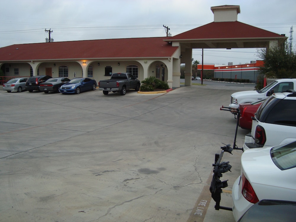 Winnquest Inn Near Ft. Sam Houston - photo 38
