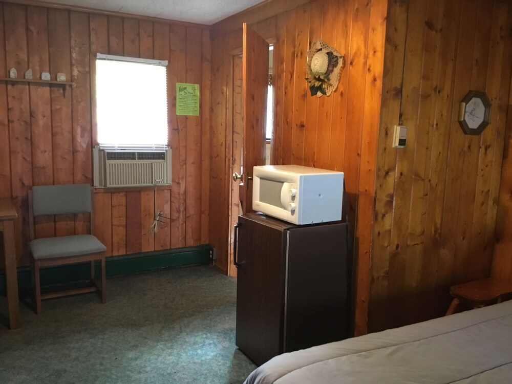 Pines Motel - photo 7
