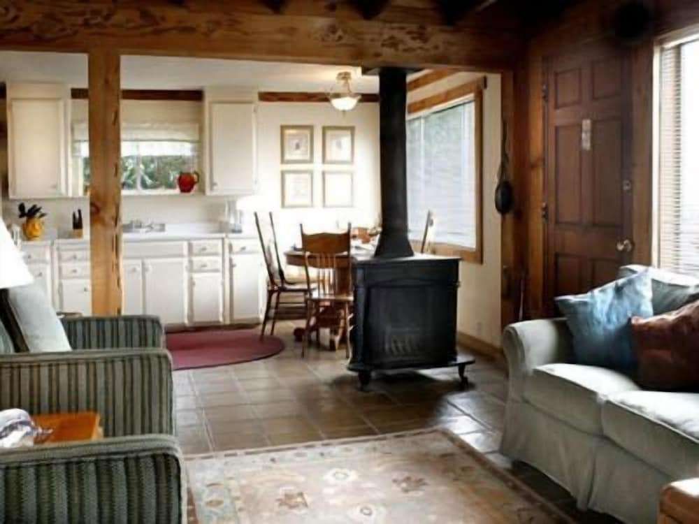 Bodega Harbor Inn - photo 19