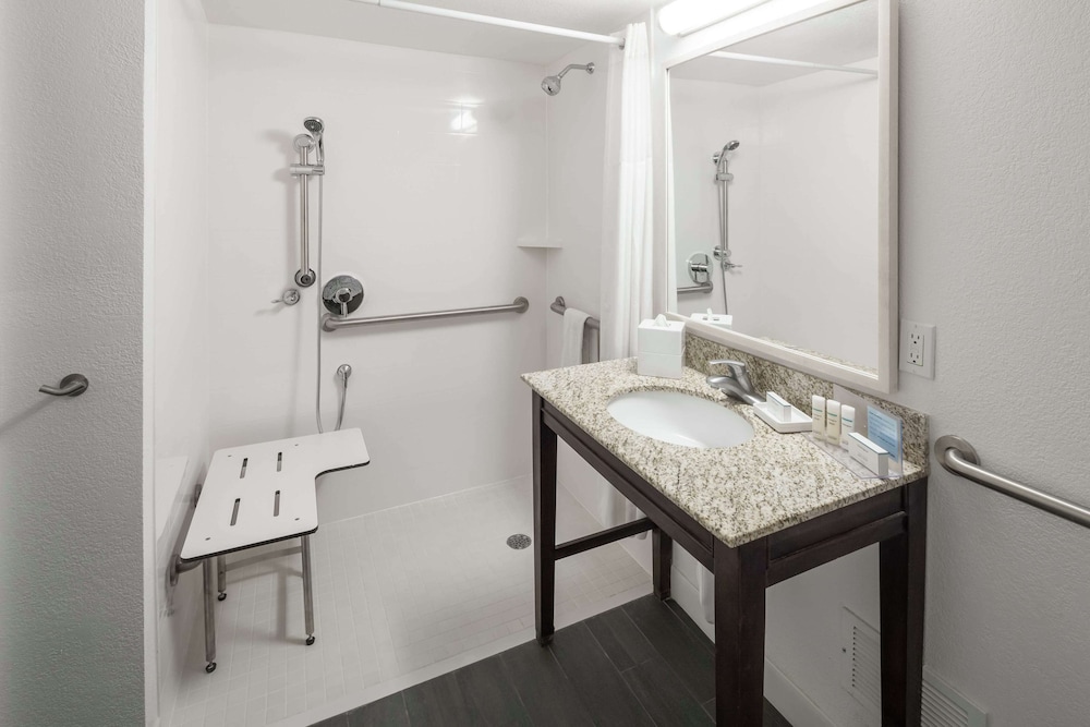 Hampton Inn & Suites Miami Doral Dolphin Mall - photo 29