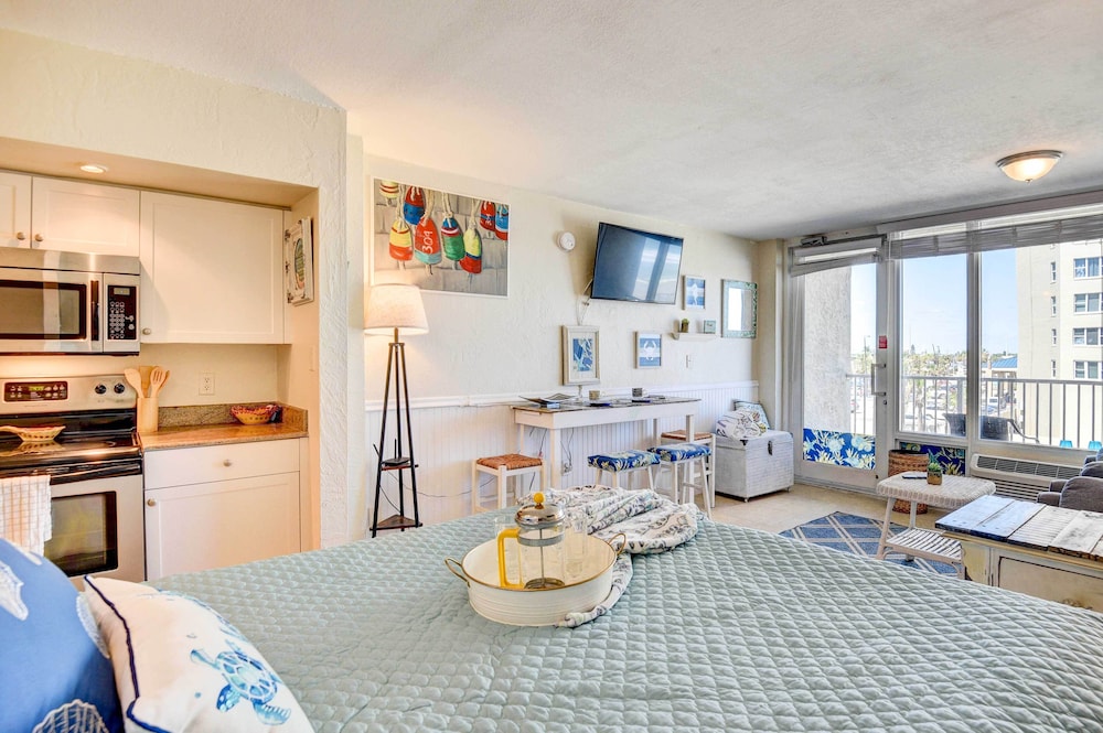 Daytona Beach Studio with Balcony and Ocean View - photo 22
