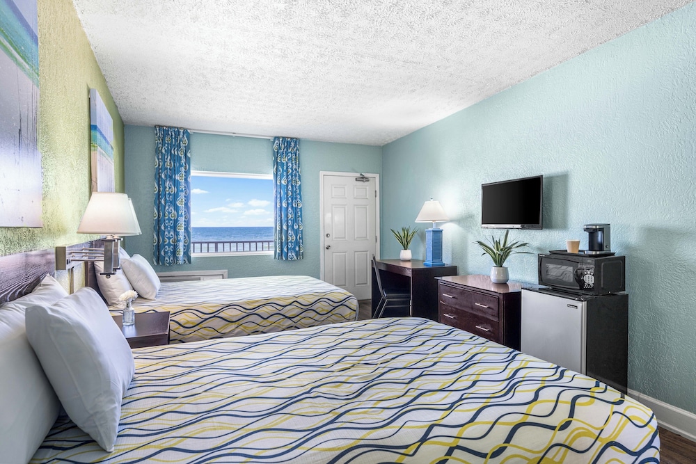 Boardwalk Beach Hotel - photo 9