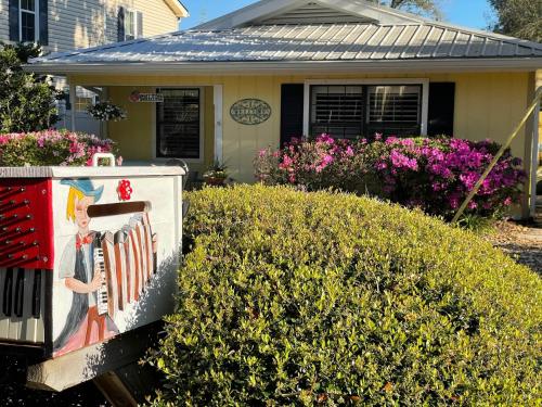 The Squeezebox — 4-Star Luxury Hotel in Saint Simons Island, United States