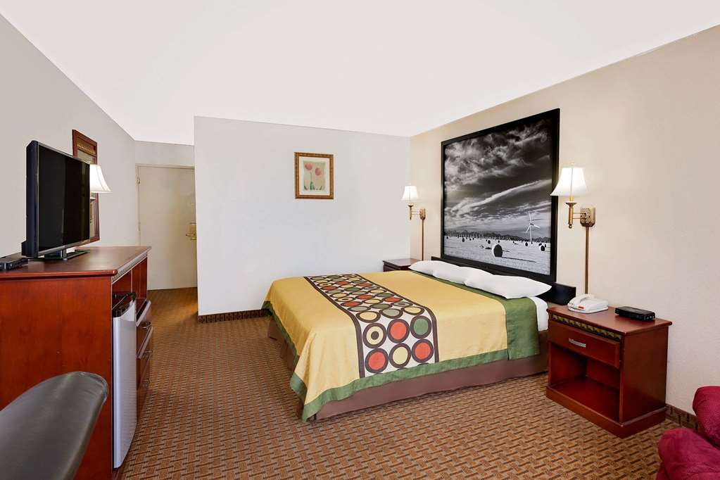 Super 8 by Wyndham Plainview - photo 7