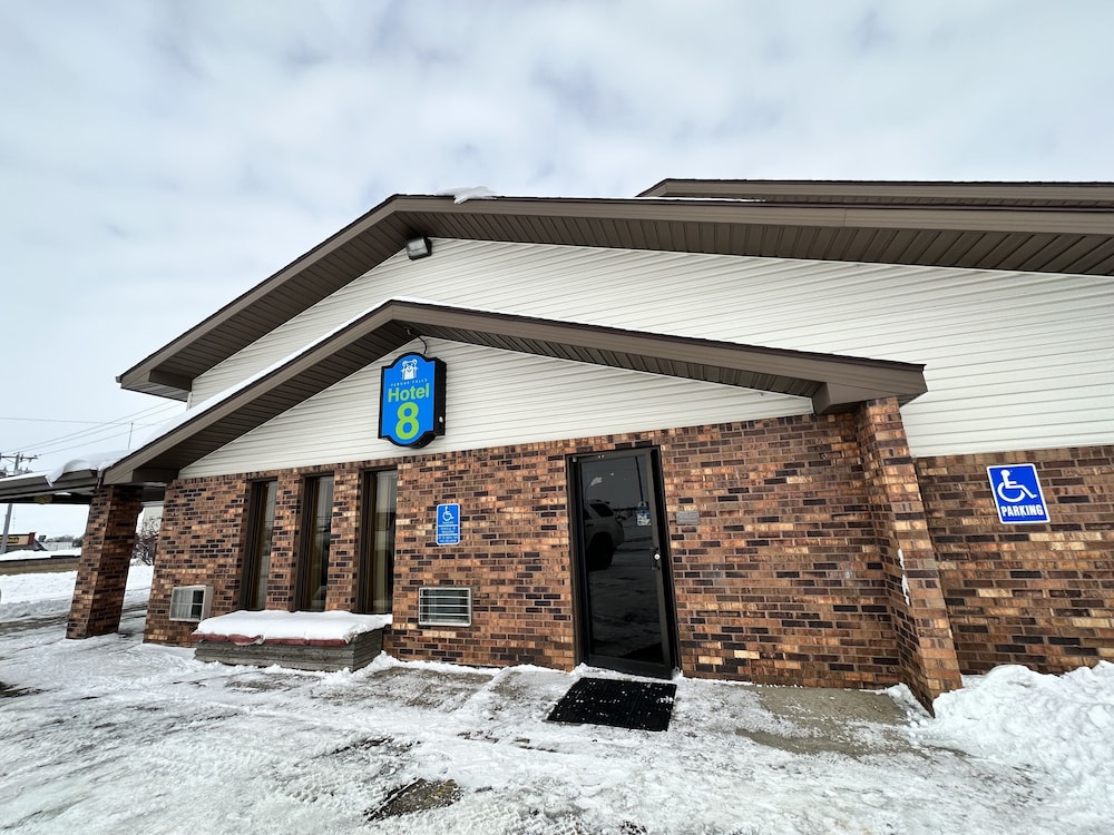 Hotel 8 Fergus Falls - photo 33