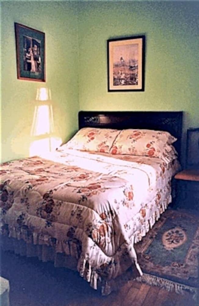 Whistler's Inn Bed & Breakfast - photo 13