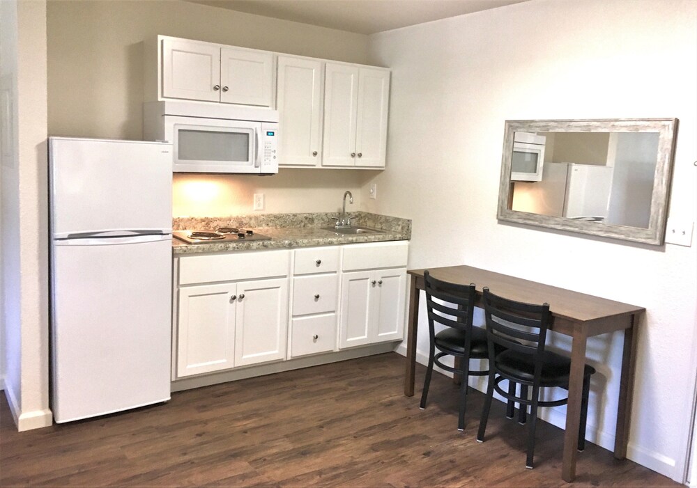 Stay Plus Extended Stay Suites - photo 23
