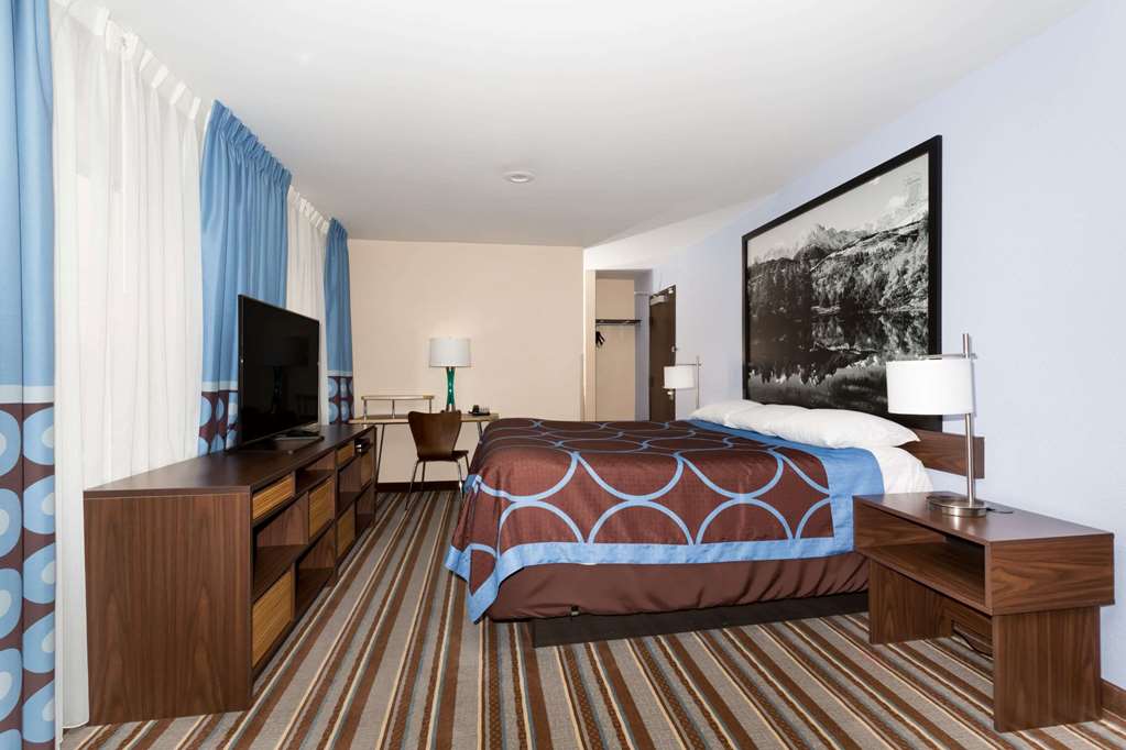 Super 8 by Wyndham Longmont Twin Peaks - photo 13