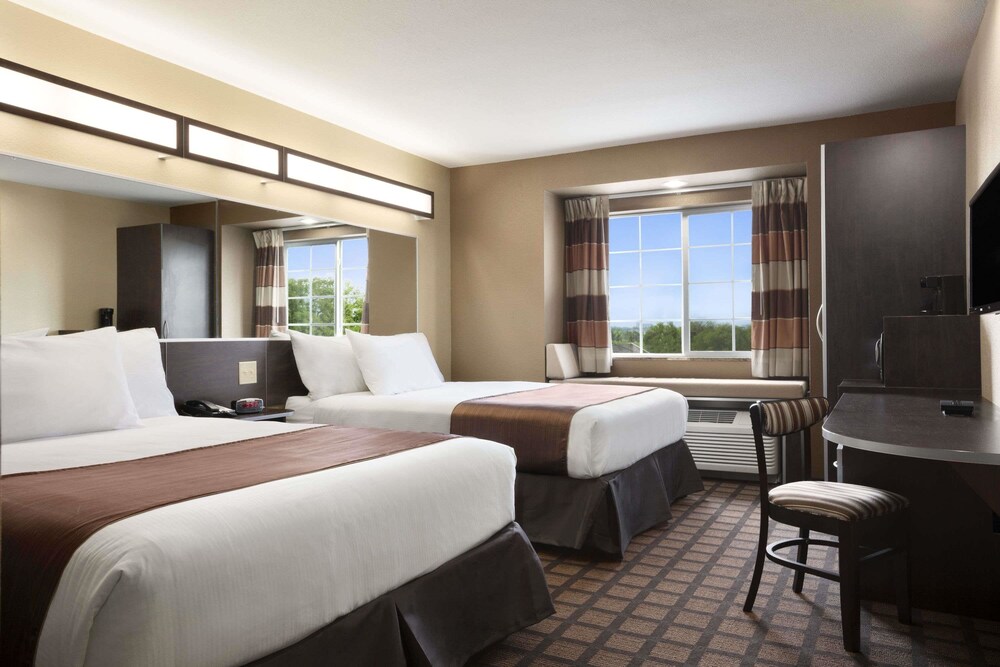 Microtel Inn & Suites by Wyndham Kenedy Karnes City - photo 13