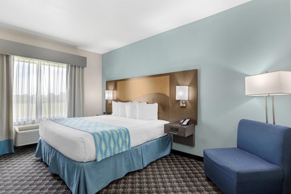 Best Western Plus Waller Hotel - photo 10