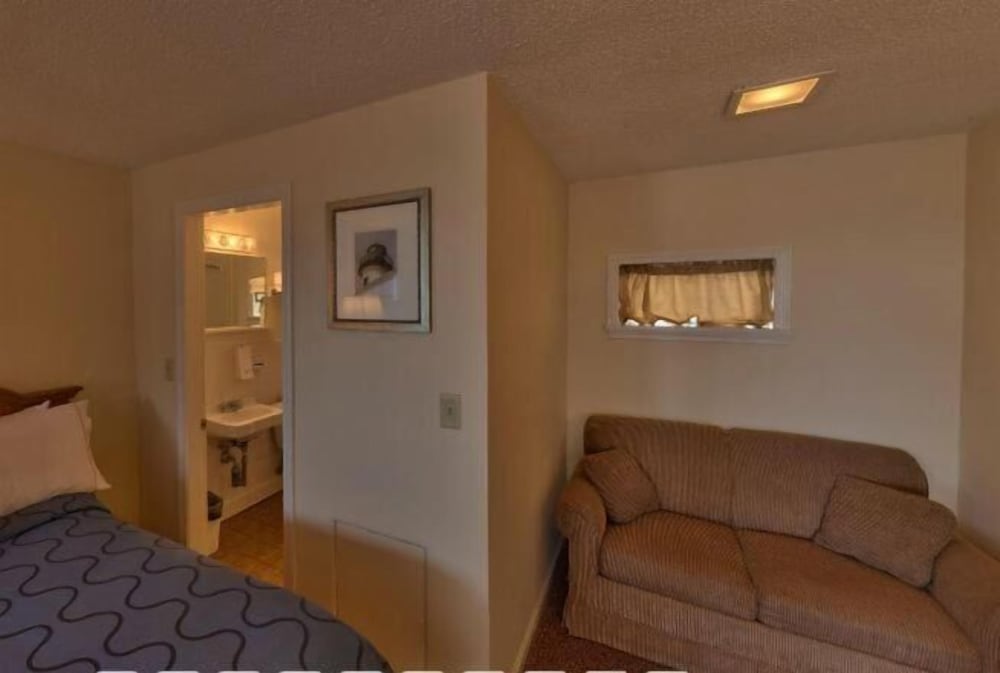 Sands by the Sea Motel - photo 33