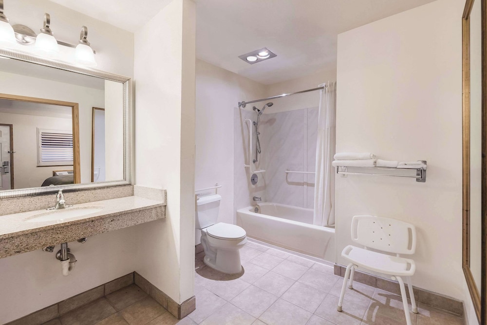 Quality Inn Near Fort Hunter Liggett - photo 17