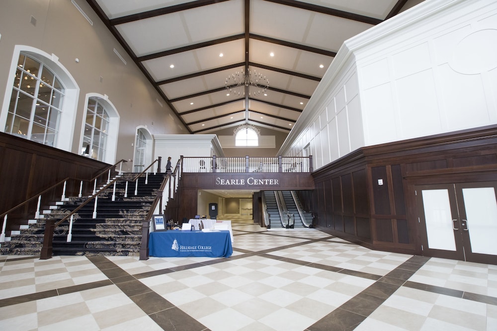 Hillsdale College Dow Hotel and Conference Center - photo 30