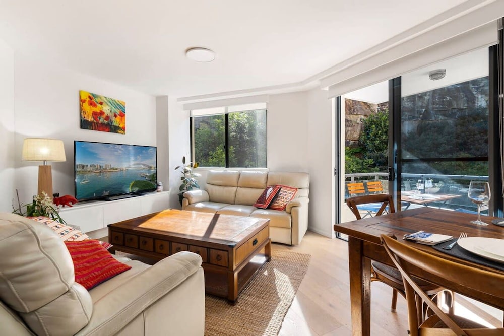 Walking Distance to Darling Harbour — 4-Star Luxury Hotel in Sydney, Australia