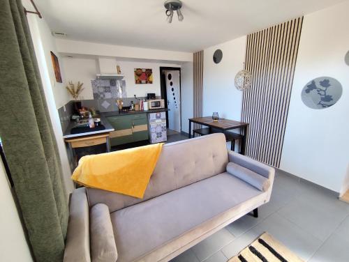 Meuble Cosy Tt Confort Arrivee Autonome Proche Cholet Et Puy du F - last minute hotel in Trementines