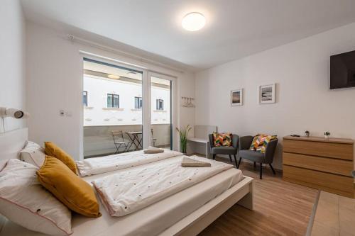 Big condo with garage & balcony & AC & lift — 4-Star Luxury Hotel in Budapest, Hungary