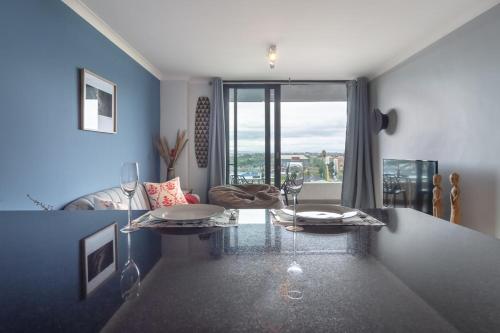 Tranquil Spacious Quiet Trendy with a View