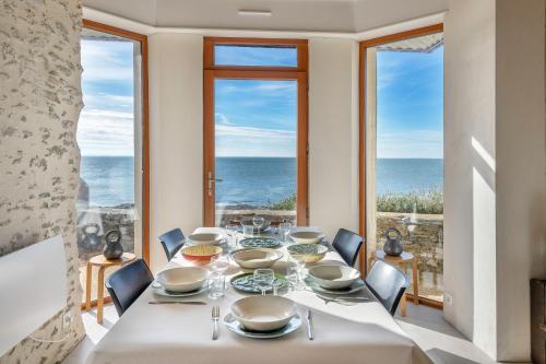 Vue mer 30m de la plage 5 adultes & 1 enfant in Prefailles, France