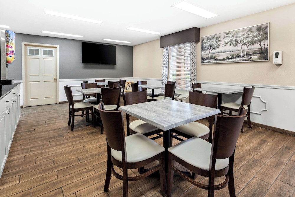 Quality Inn Decatur River City - photo 36