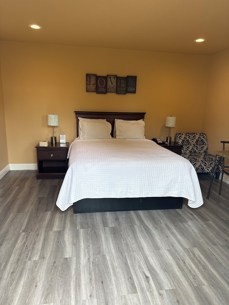 Carmel Resort Inn - photo 36