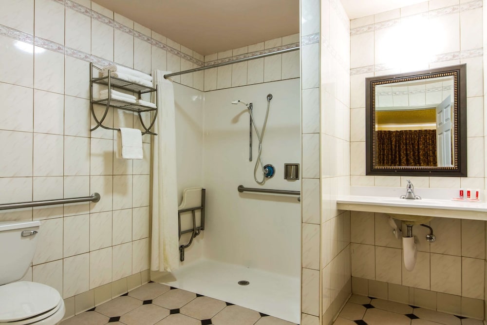Econo Lodge Fairfield - photo 18