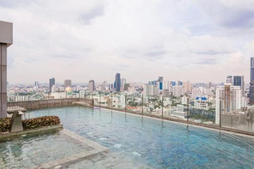 Urban High Rise Ultra Fast WiFi BTS Phrom Phong