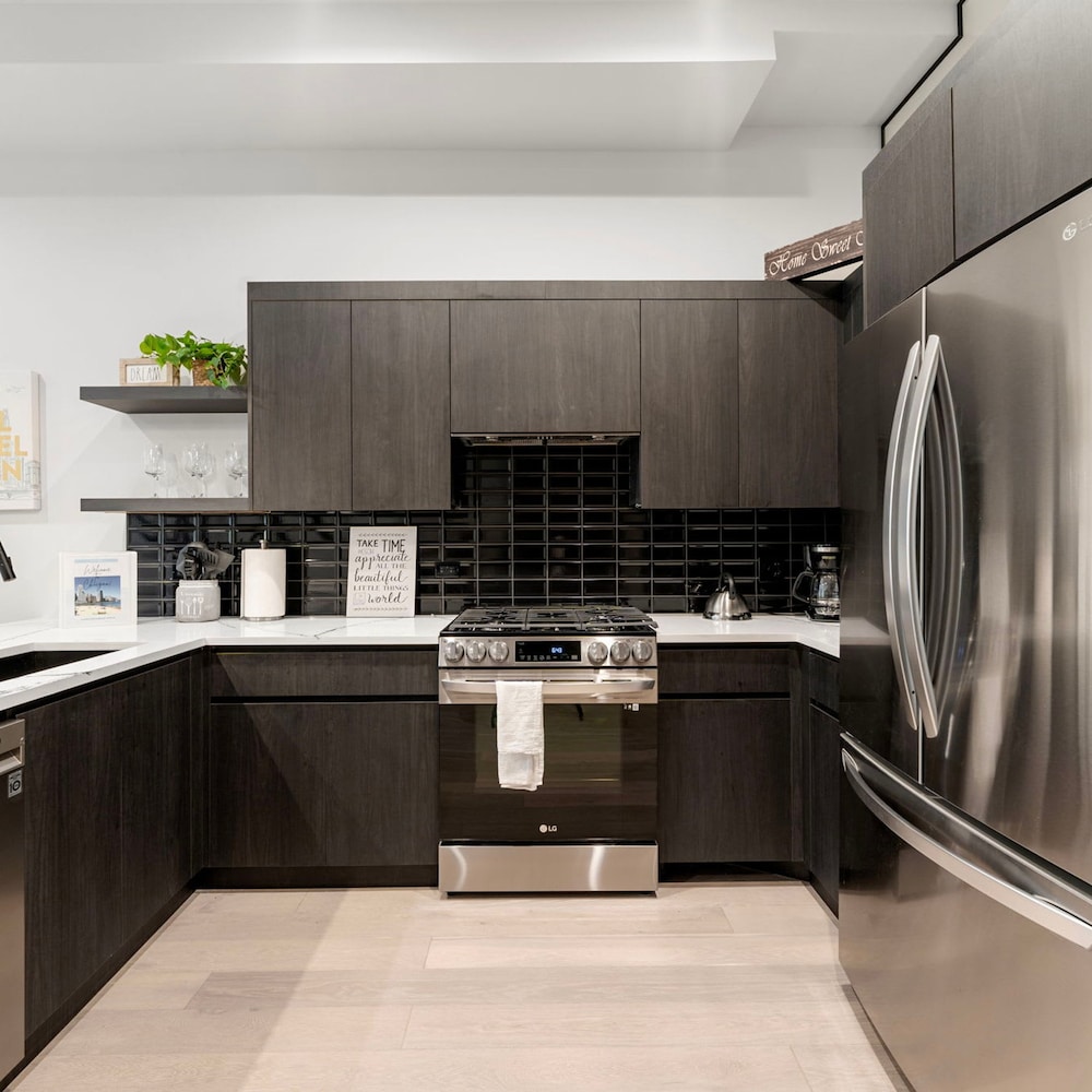 River North Central Home With Balcony — 4-Star Luxury Hotel in Chicago, United States