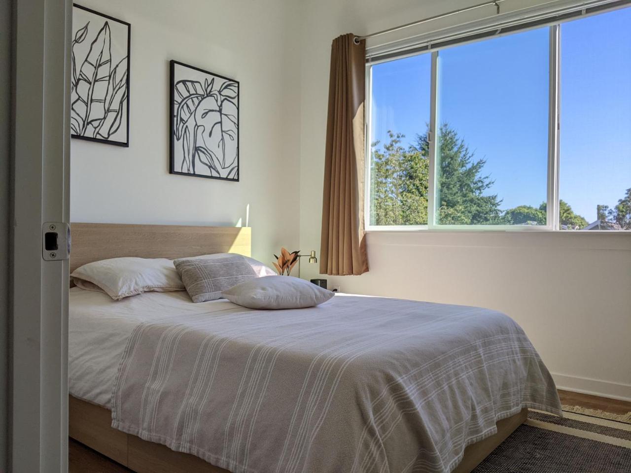 A premier smart condo with parking — 4-Star Luxury Hotel in Seattle, United States