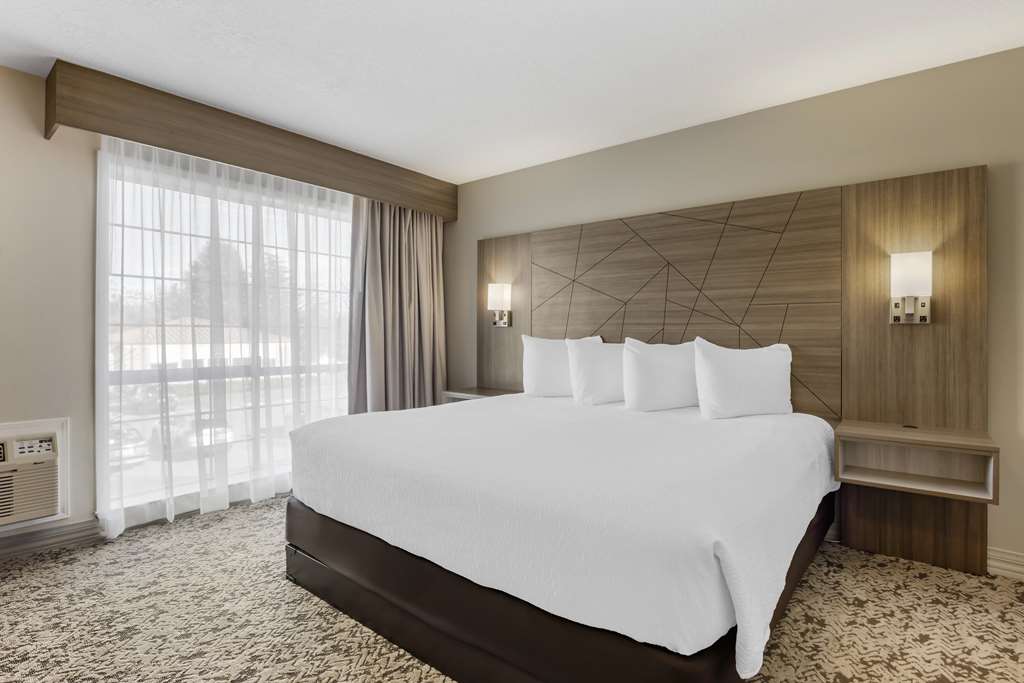 Best Western Plus Grand Manor Inn - photo 30