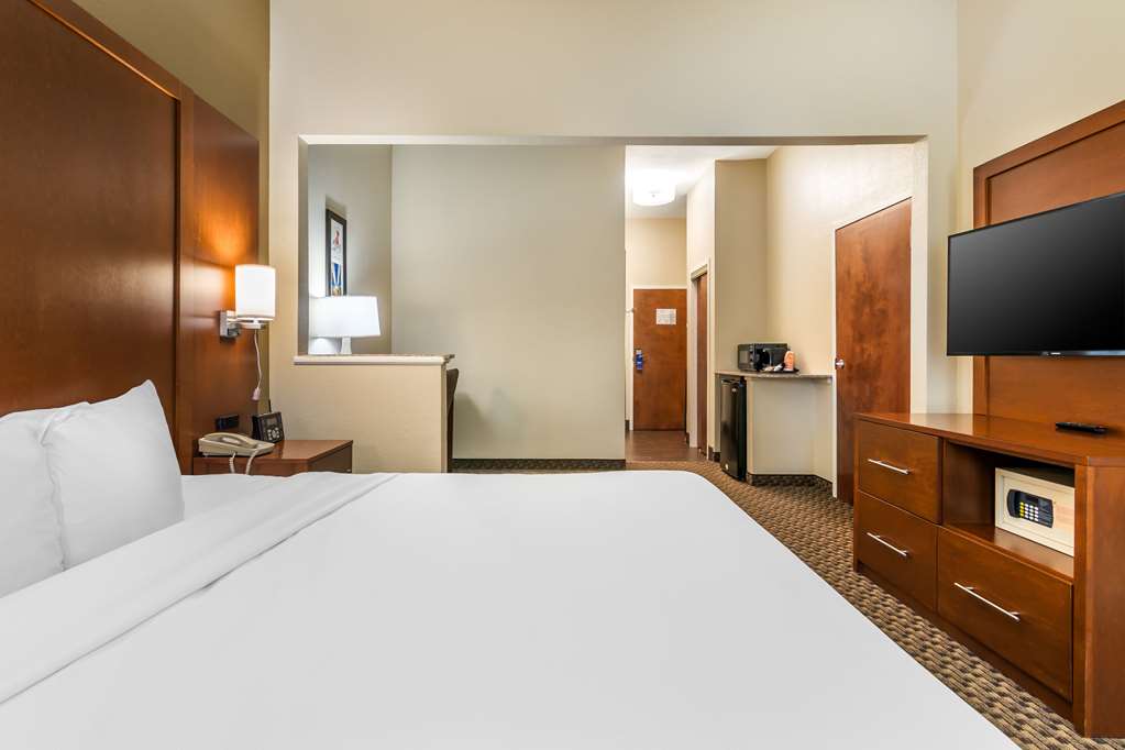 Comfort Suites Jefferson City - photo 48
