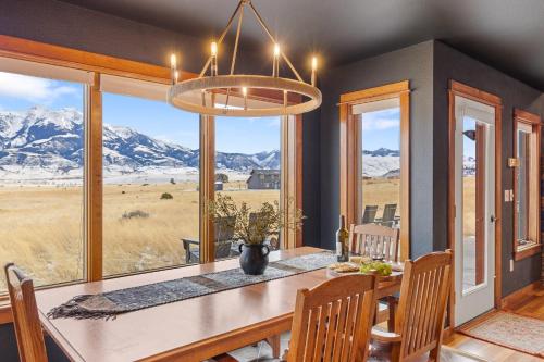 30 Miles to Yellowstone Hot Tub Game Room AC in Big Sky, United States