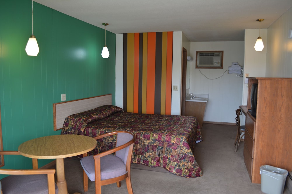Edgetowner Motel - photo 3