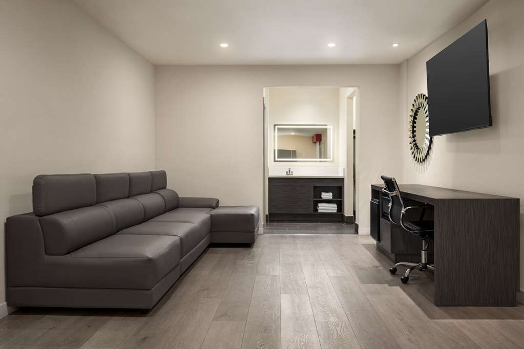 Ramada by Wyndham Anaheim Convention Center - photo 36
