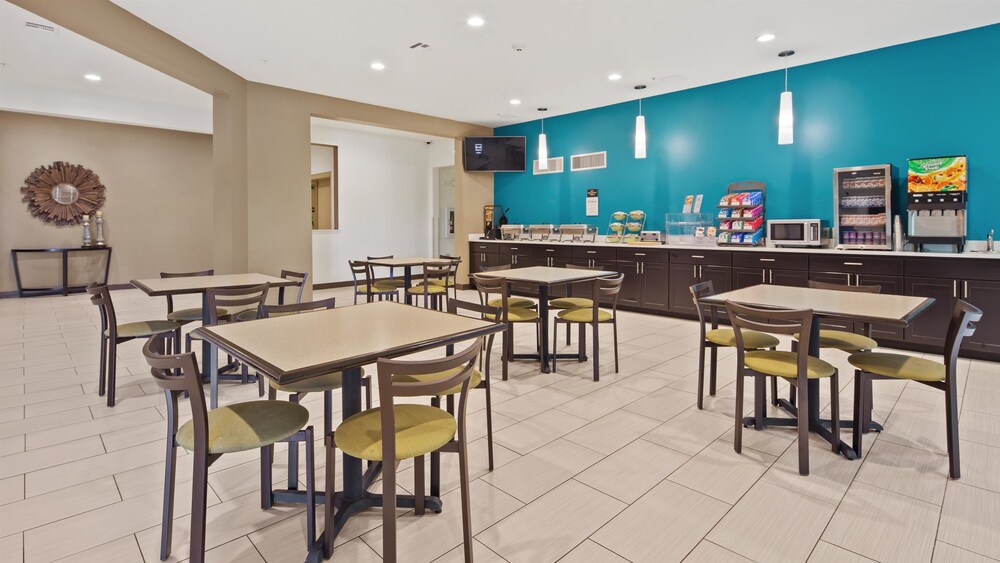 Best Western Lindsay Inn & Suites - photo 15