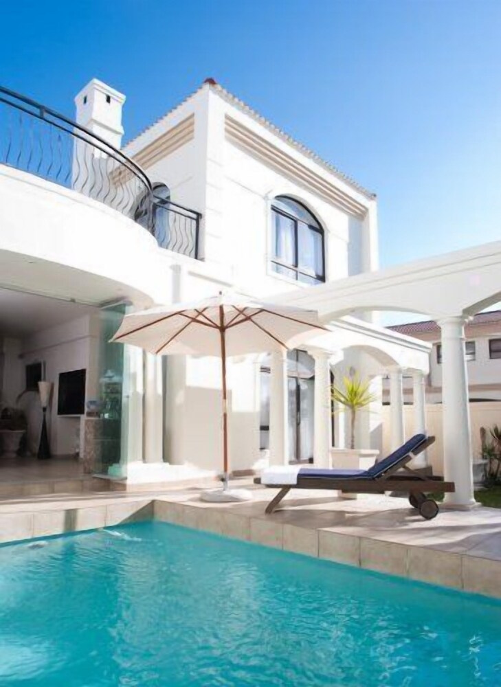 Allstar Villa — 4-Star Luxury Hotel in Cape Town, South Africa