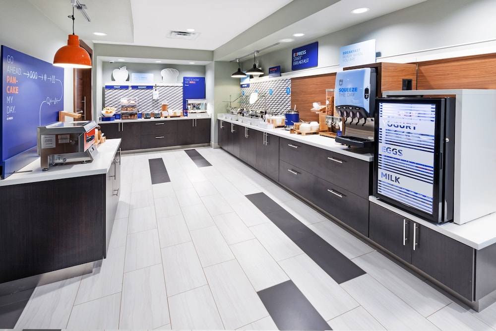 Holiday Inn Express & Suites Denton Sanger by IHG - photo 16
